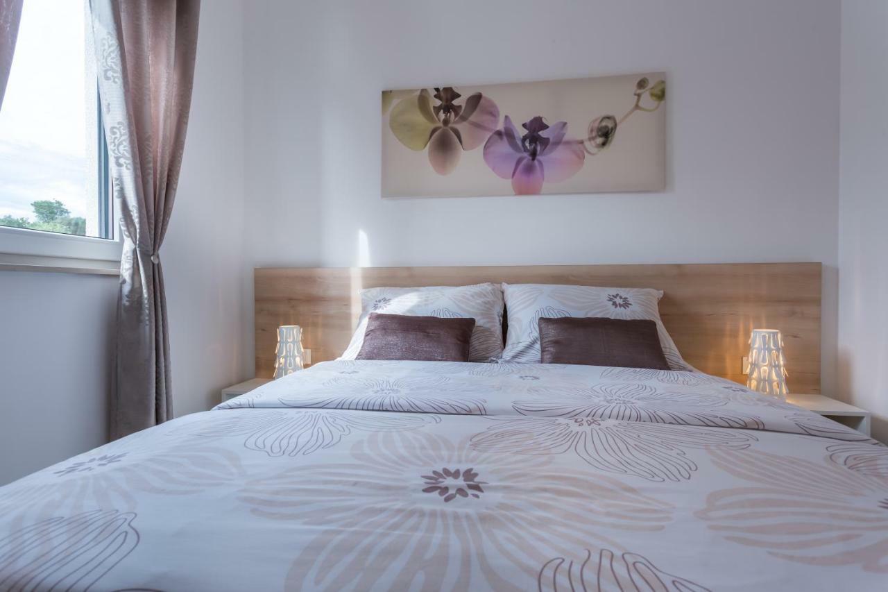Apartment Elegance คิร์ก ภายนอก รูปภาพ