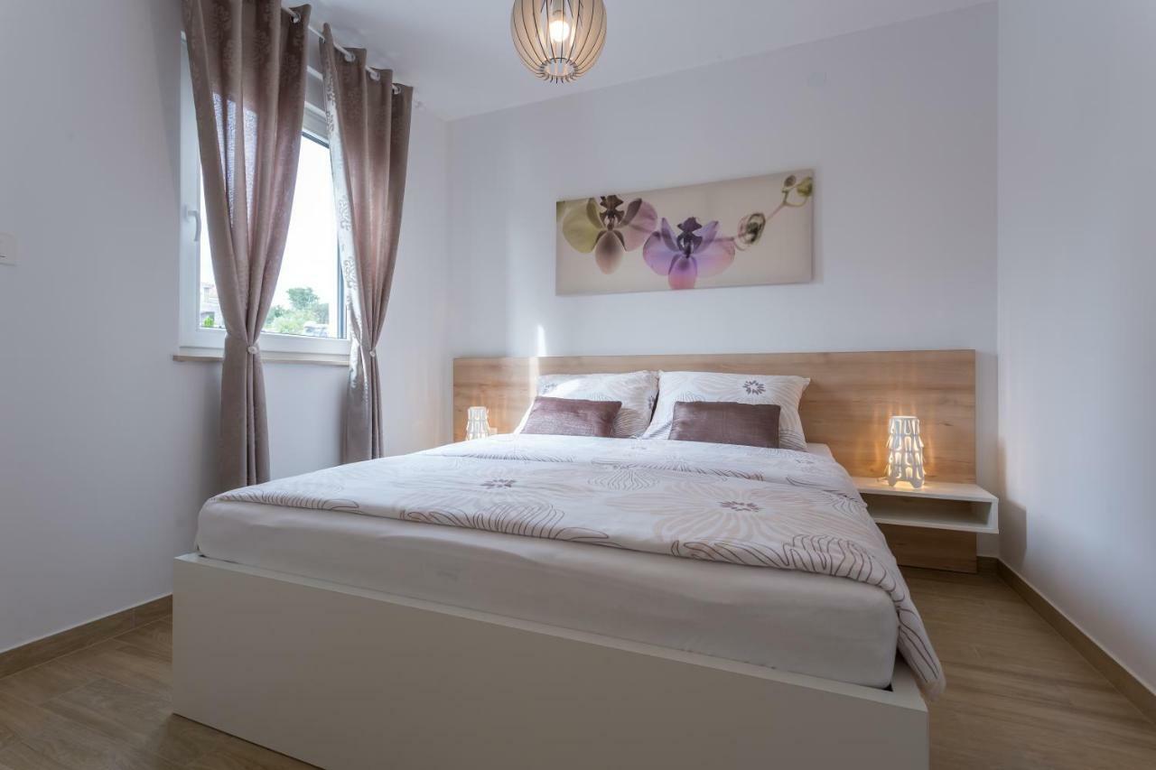 Apartment Elegance คิร์ก ภายนอก รูปภาพ